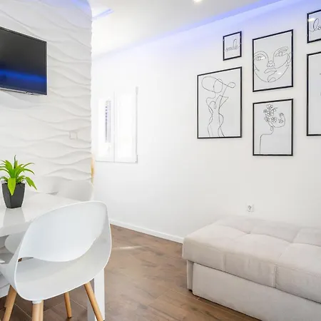 Jure Apartment *